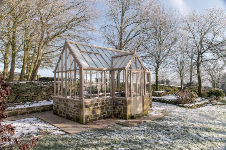 keeping-your-greenhouse-warm-over-winter-without-it-costing-you-or